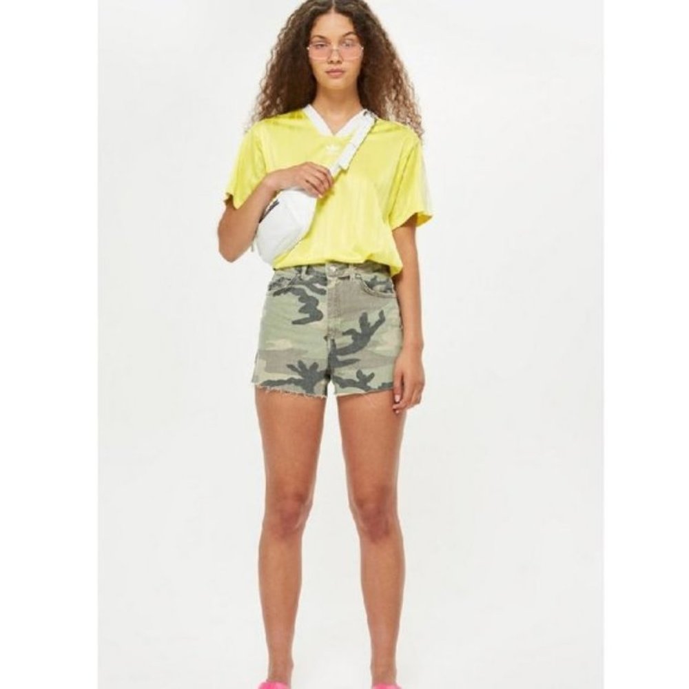 TOPSHOP Camouflage Mom Shorts